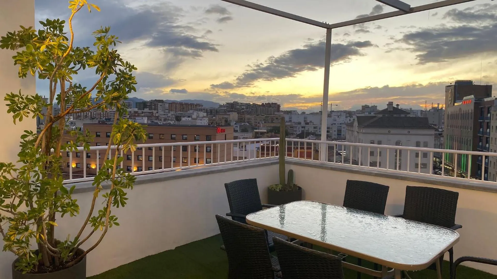 Penthouse Apartment Tribuna Center By Seric,15' Walking To The Beach Malaga Spain