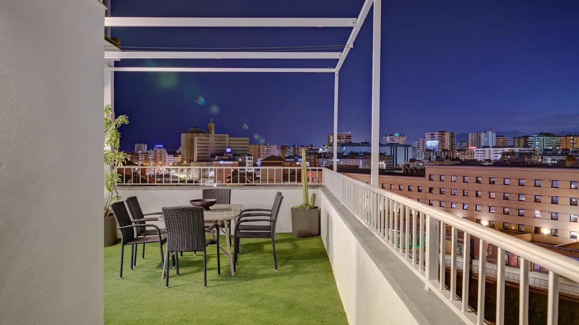 Penthouse Apartment Tribuna Center By Seric,15' Walking To The Beach Malaga